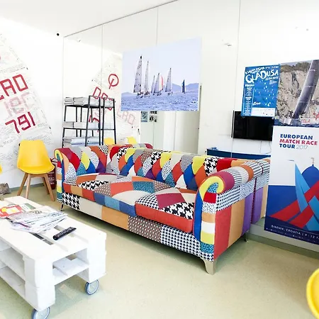 Windward Hostel Zára