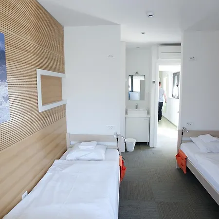 Windward Hostel Ζαντάρ