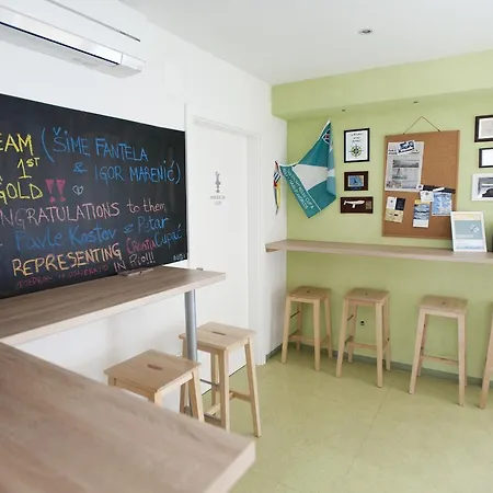 Windward Hostel *